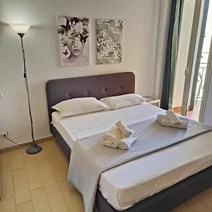 Pensión Meithras Homes, Agrigento